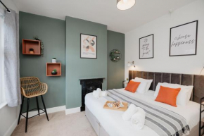 Stunning 2 Bed House, Sleeps 4, Free Parking, Near City & Hospital